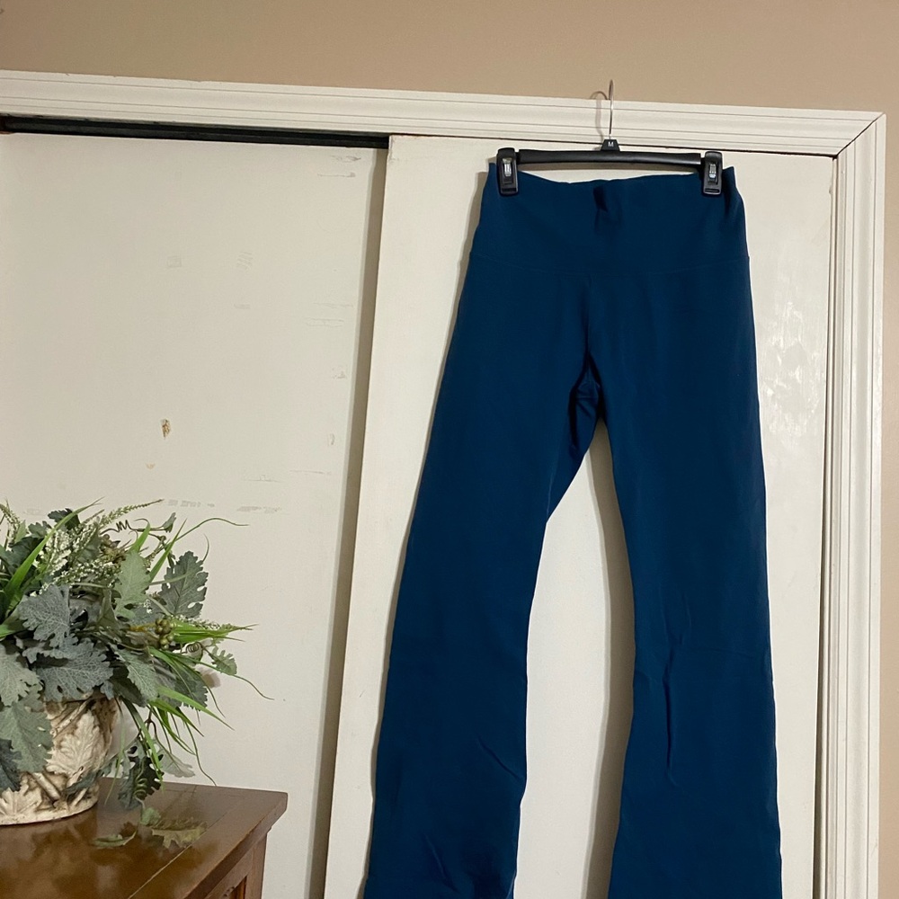 CALIA by Carrie Underwood Blue Leggings Vibrant and Comfortable